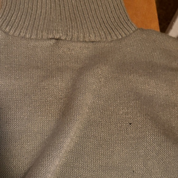 Neiman Marcus Japanese Green Acrylic Turtlneck Top - Picture 4 of 5